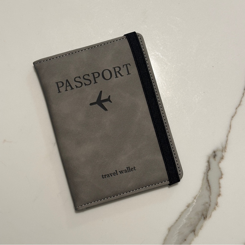 PU Leather Card Wallet Passport Pouch, RFID Blocking Passport Holder For Travel